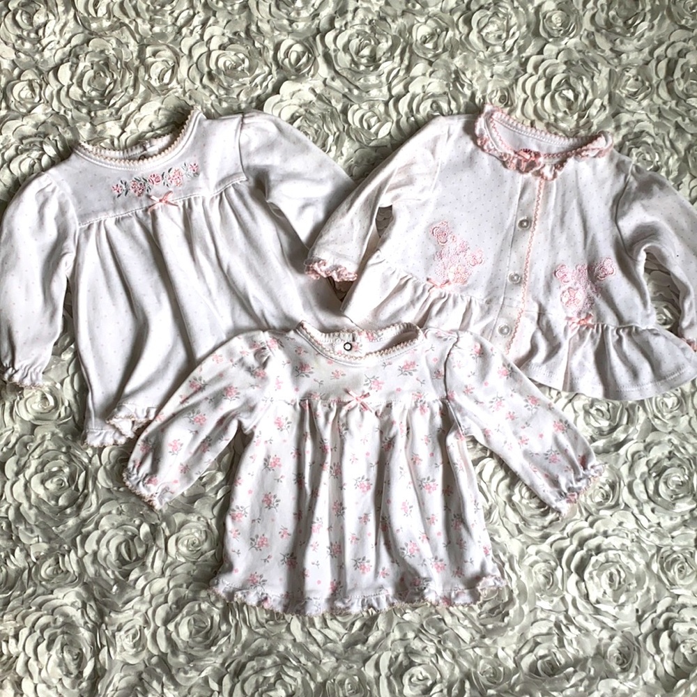 3/$30 bundle of 3 flowy tops size 6 months‎